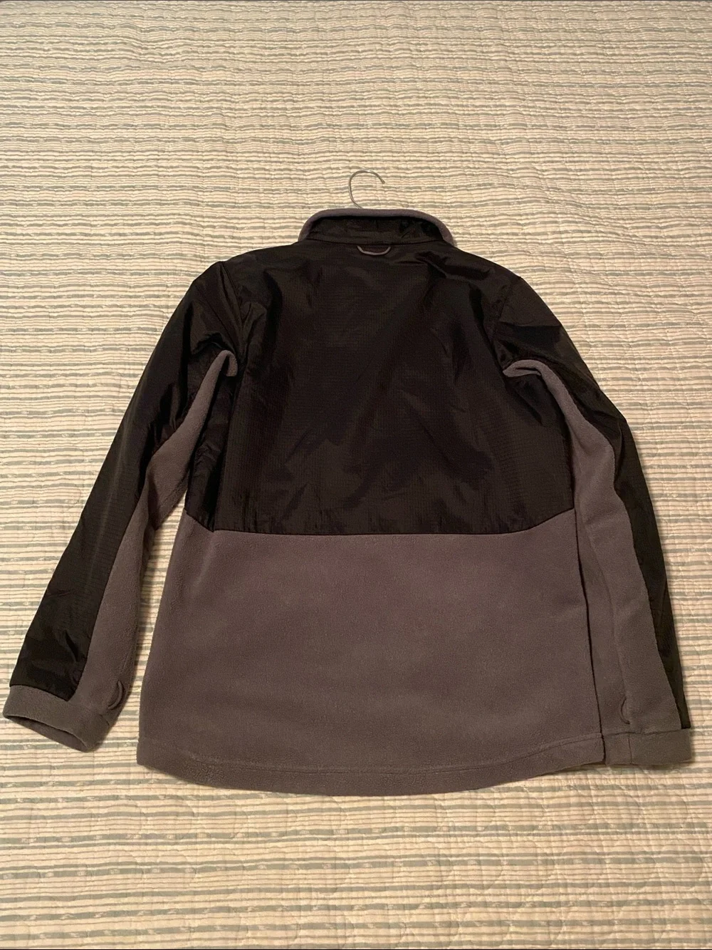 Columbia Two-Tone Black and Gray Lightweight Fleece Jacket